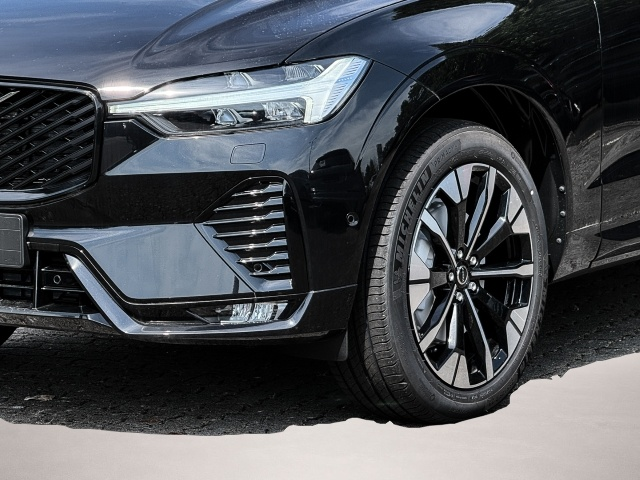 Fotografie 3 des Volvo XC60 B5 Benzin AWD Plus Dark Lagom-Paket