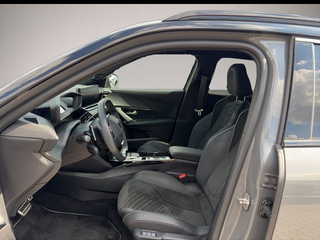 Bild 7 Peugeot 2008 GT PureTech 130 EAT8 PANO KAMERA PDC SHZ NA