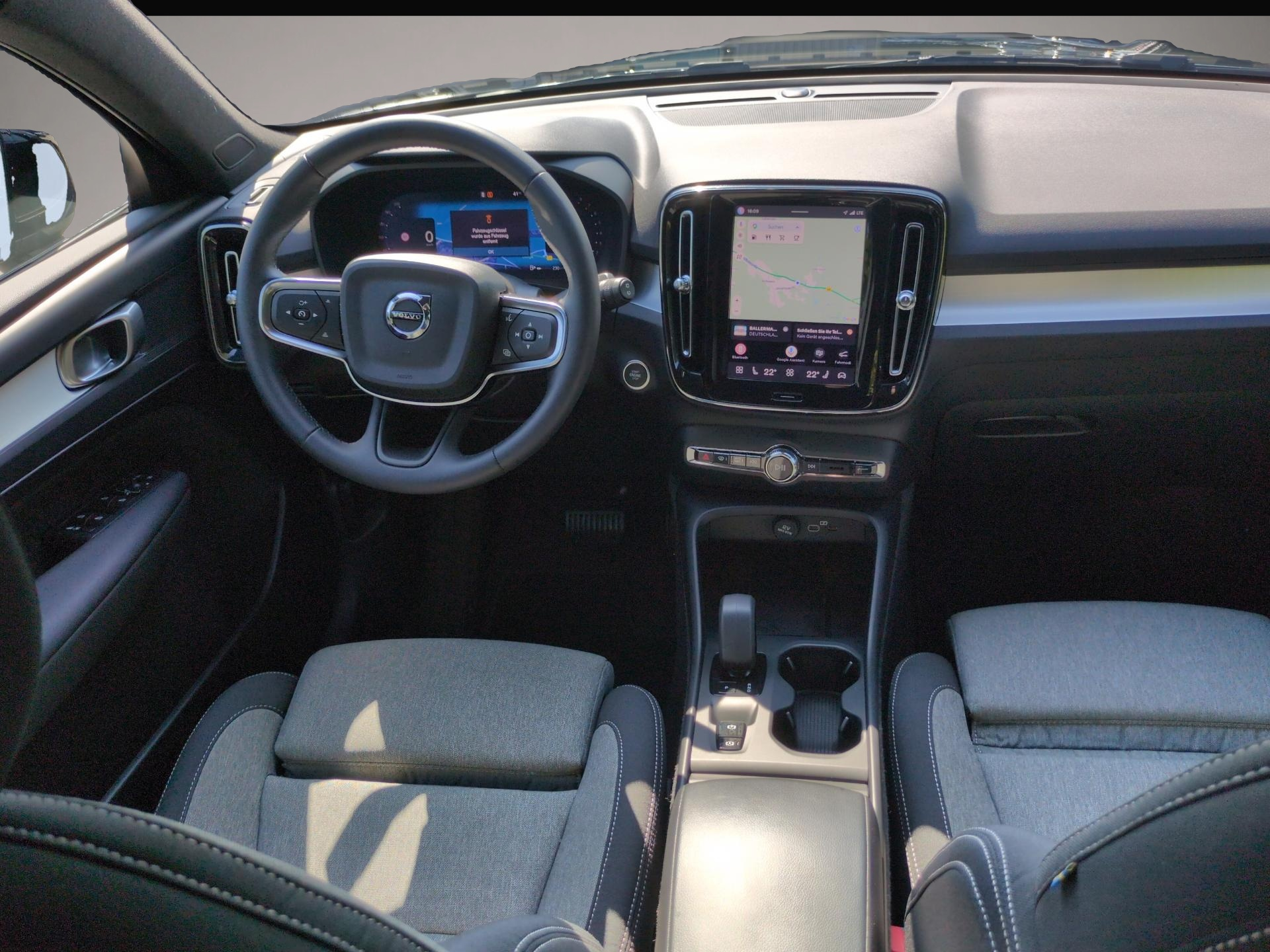 Bild 6 Volvo XC40 B3 (Benzin) Core 2WD Automatik Bluetooth Na