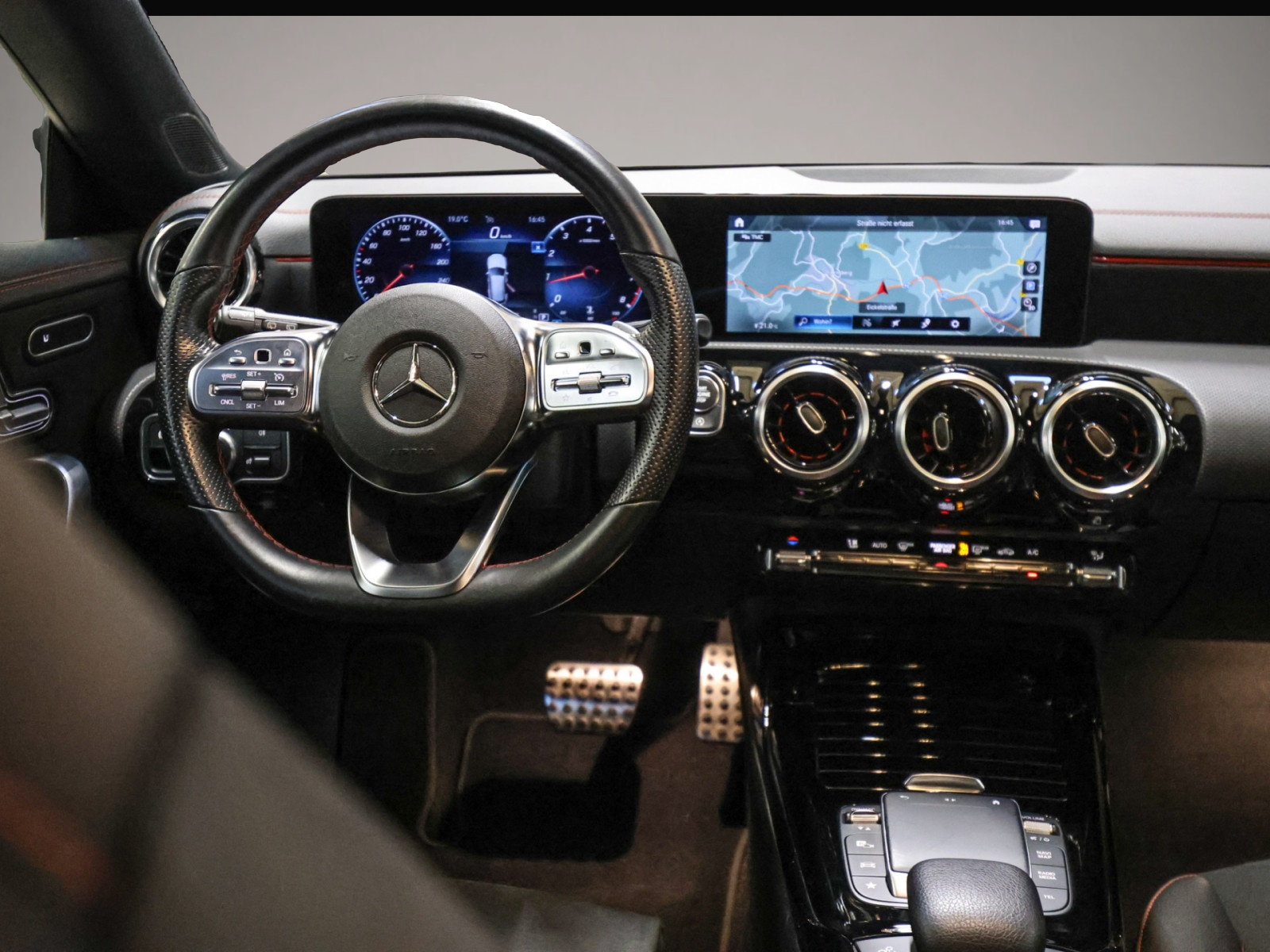 Bild 6 Mercedes-Benz CLA 35 AMG