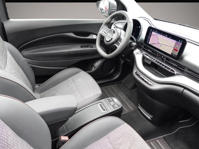 Bild 3 Fiat 500 e Icon Navi Digitales Cockpit Apple CarPlay