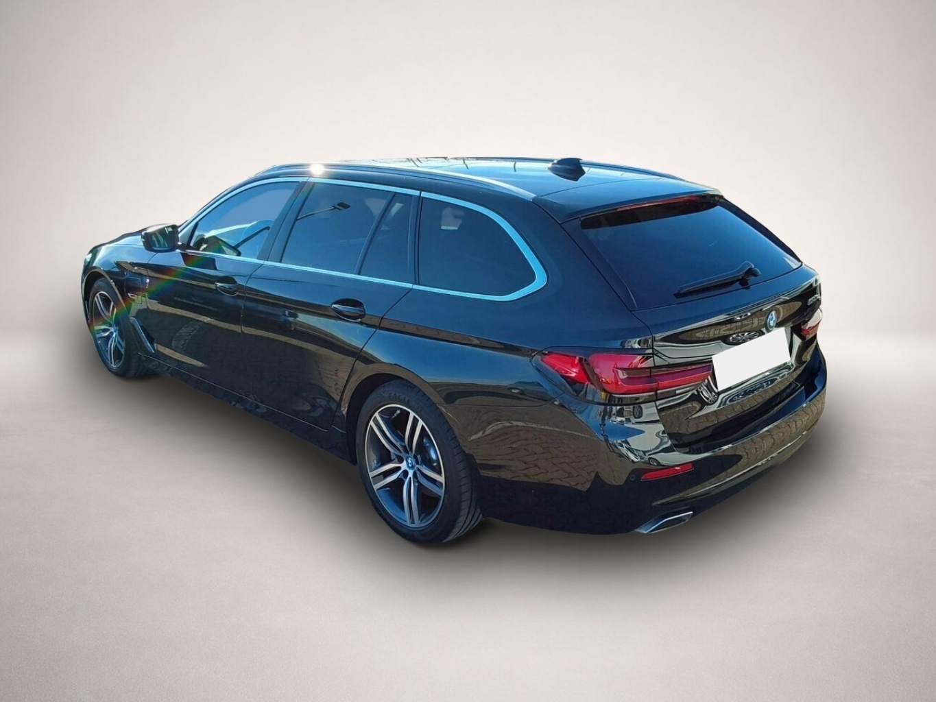 Bild 5 BMW 530 5 Touring 530e 2.0 292 PS AT8 5 Touring e 2.0 29