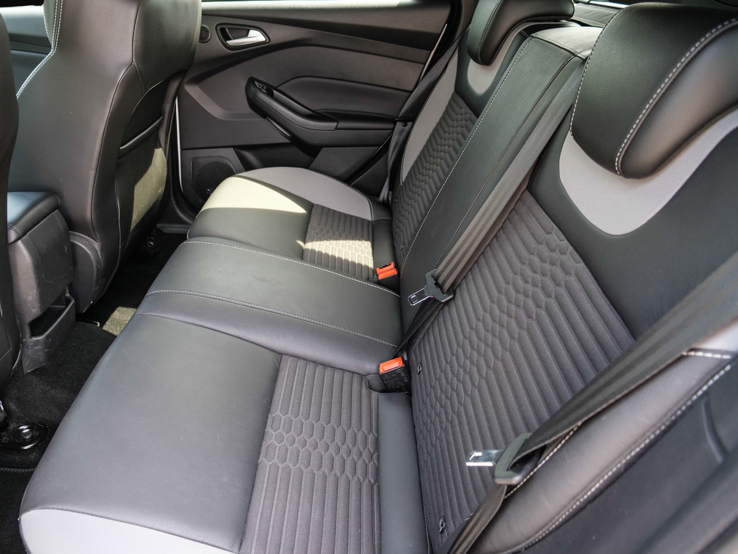 Bild 6 Ford Focus Turnier ST Exclusive Sportpaket Navi Sound