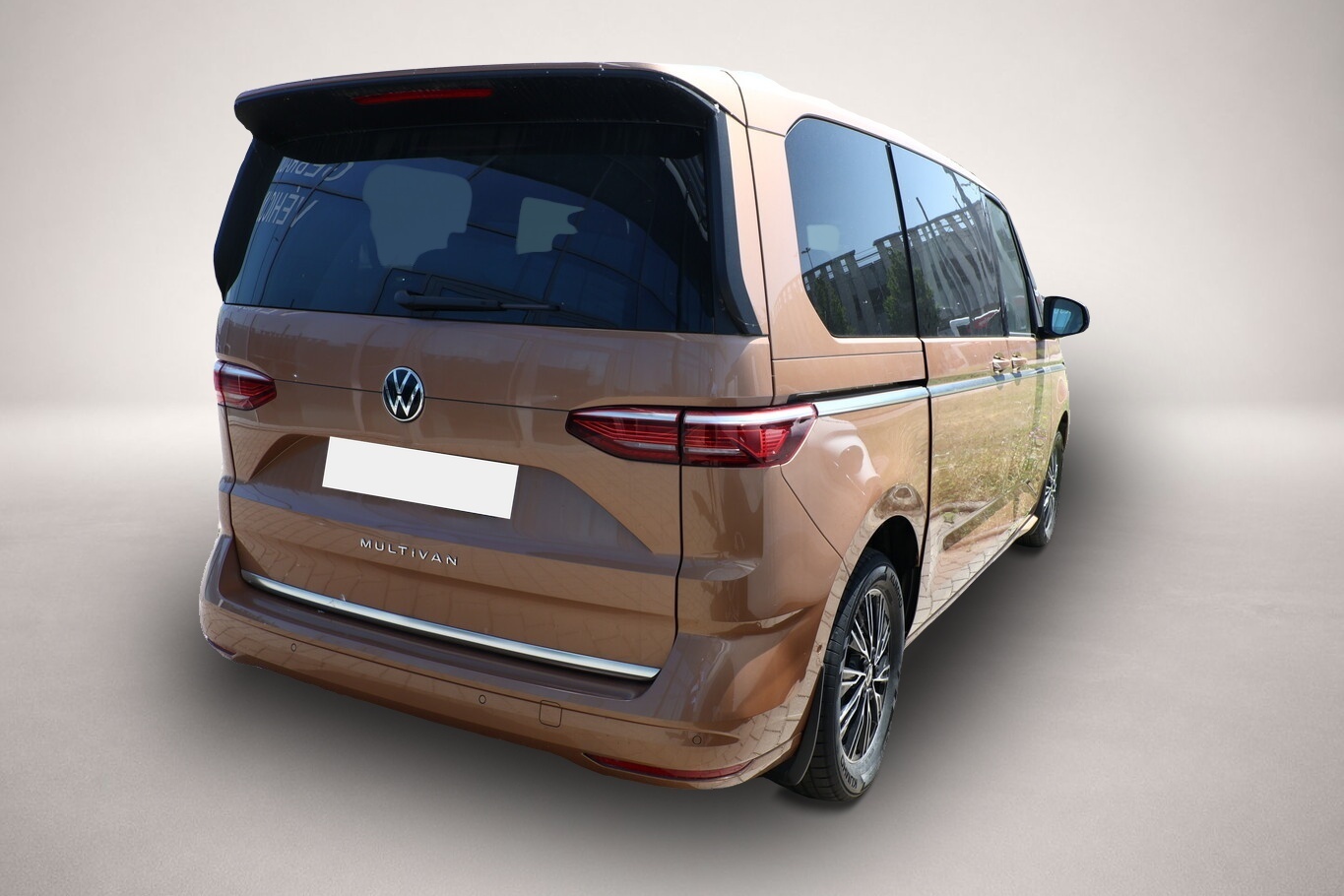 Fotografie des Volkswagen T7 Multivan Style AHK Matrix Navi eHk Keyl ACC