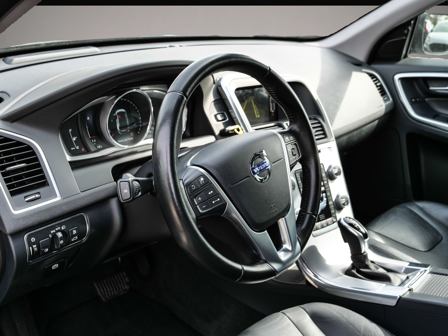 Fotografie 3 des Volvo XC60 Summum 2WD El. Panodach Navi Leder Digitale
