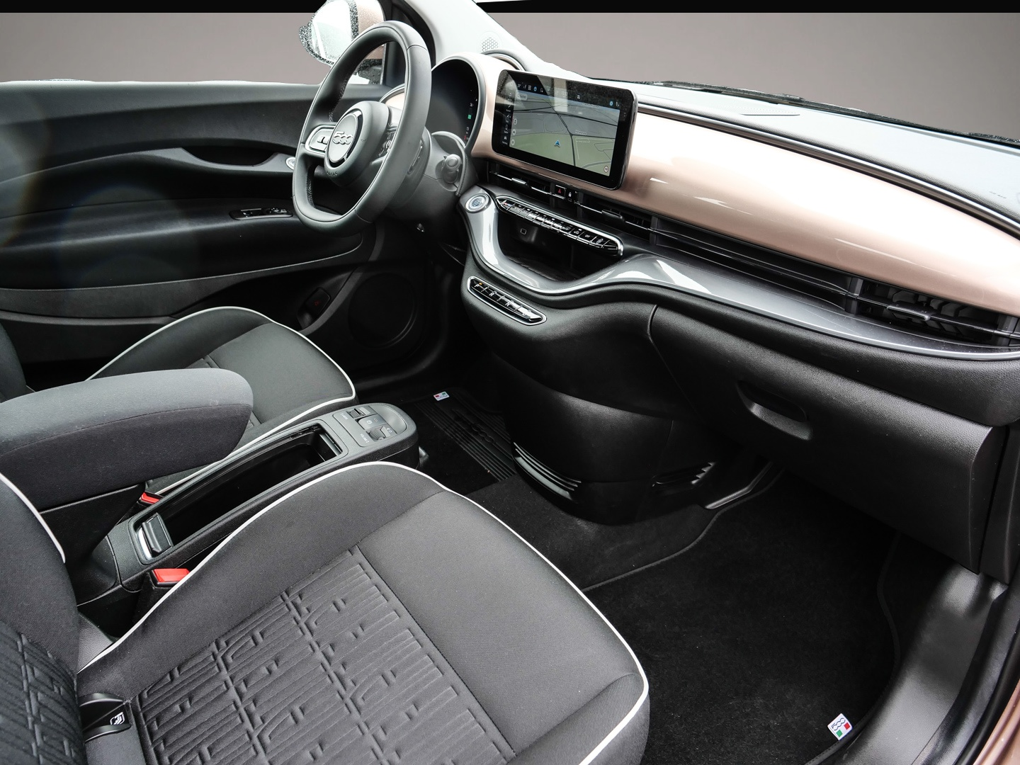 Bild 6 Fiat 500e Navi Memory Sitze Soundsystem JBL Apple Car