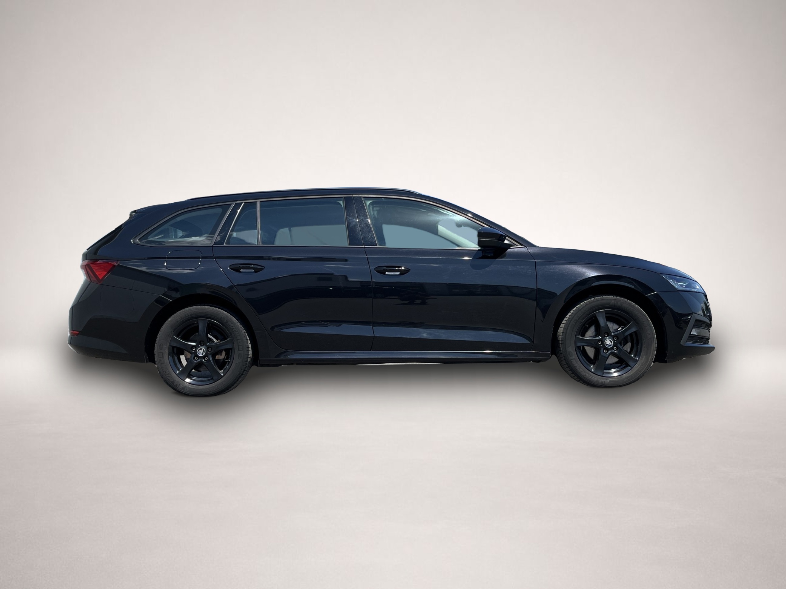 Bild 4 Skoda Octavia Combi 2.0 TDI Blackline AHK Navi LED PDC