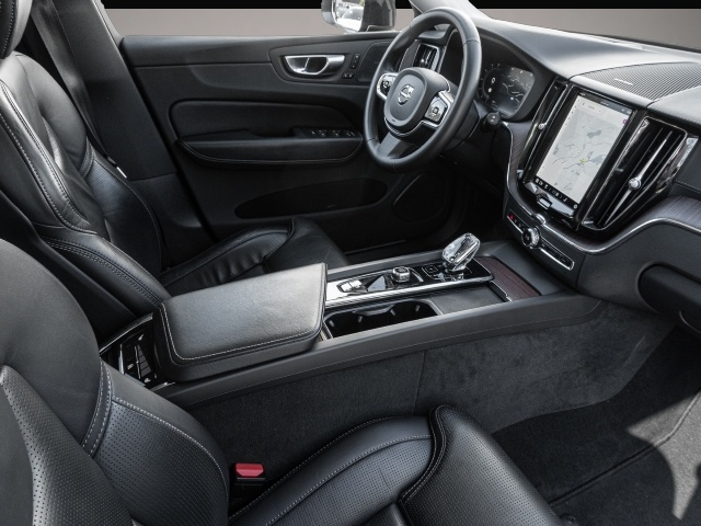 Bild 6 Volvo XC60 Ultimate Dark AWD HUD StandHZG Digitales Co