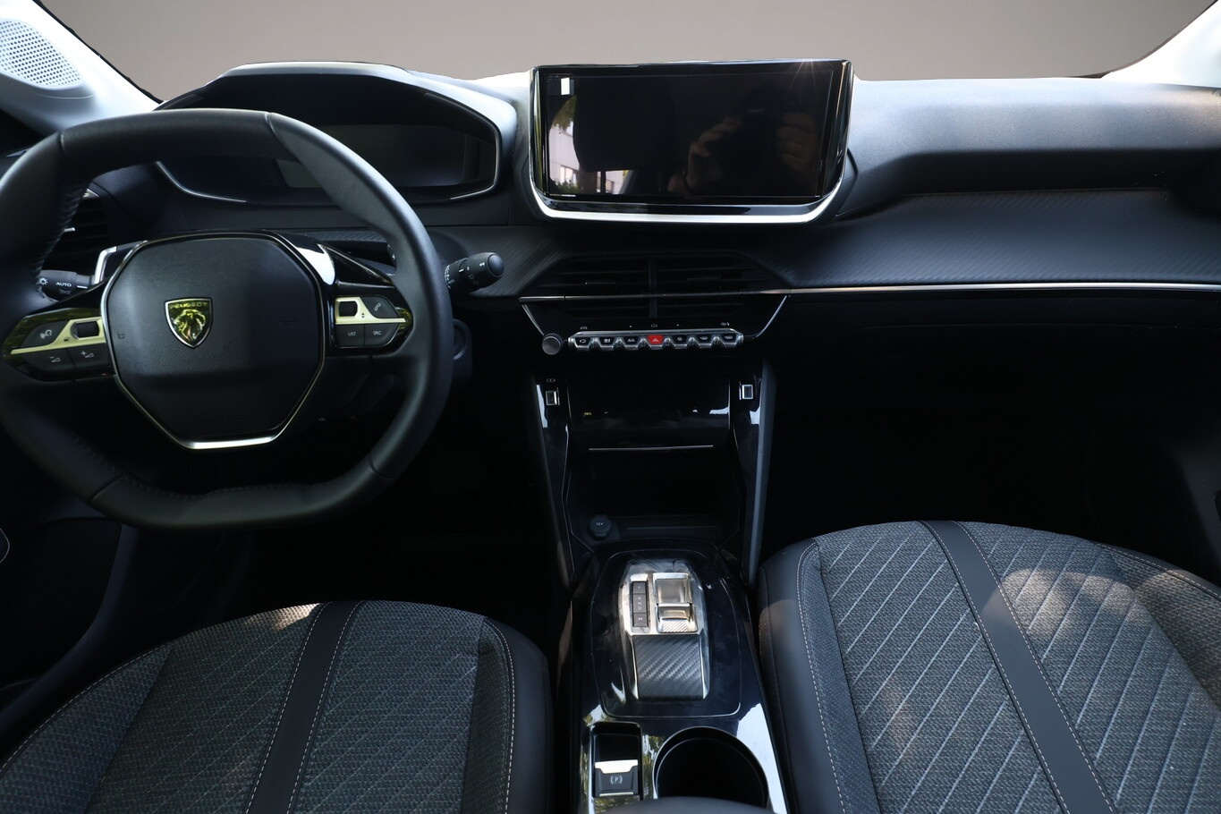 Bild 7 Peugeot 208 Hybrid Allure Nav 360° 2xPDC CarP LED PrivG