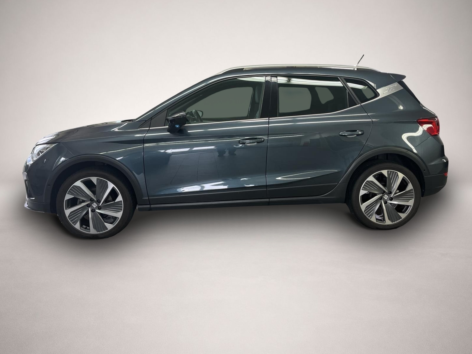Bild 3 Seat Arona 1.5 TSI DSG FR ALCANTARA NAVI REAR VIEW SH