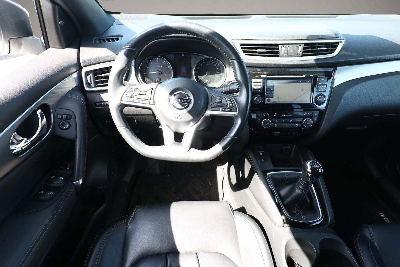 Bild 6 Nissan Qashqai 1.6 DIG-T 163 Tekna+ Pano LED Nav ParkAs