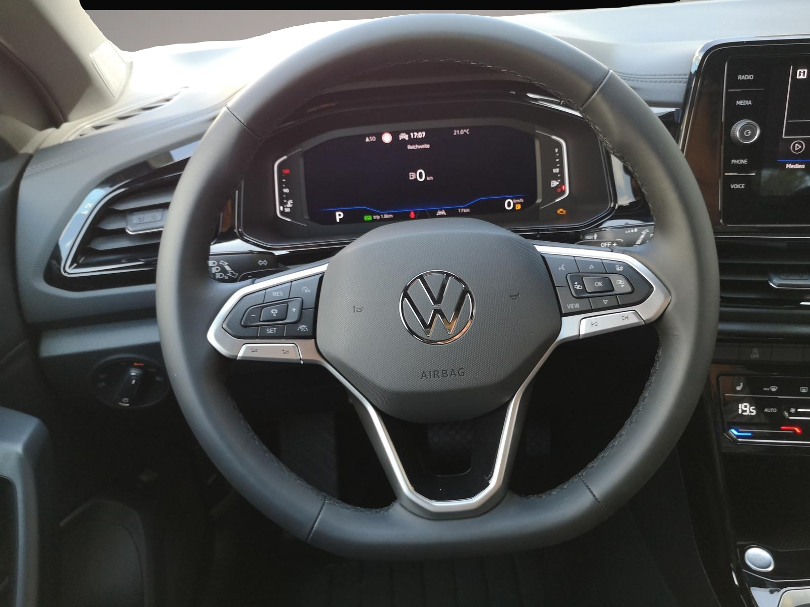 Bild 3 Volkswagen T-Roc 1.5TSI DSG Style AHK ACC Kam el. HK
