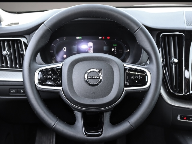 Bild 5 Volvo XC60 Plus Dark Recharge Plug-In Hybrid AWD T8 Tw