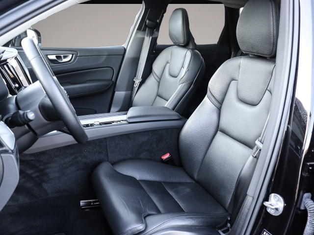 Bild 6 Volvo XC60 Plus Dark 2WD StandHZG El. Panodach Digital