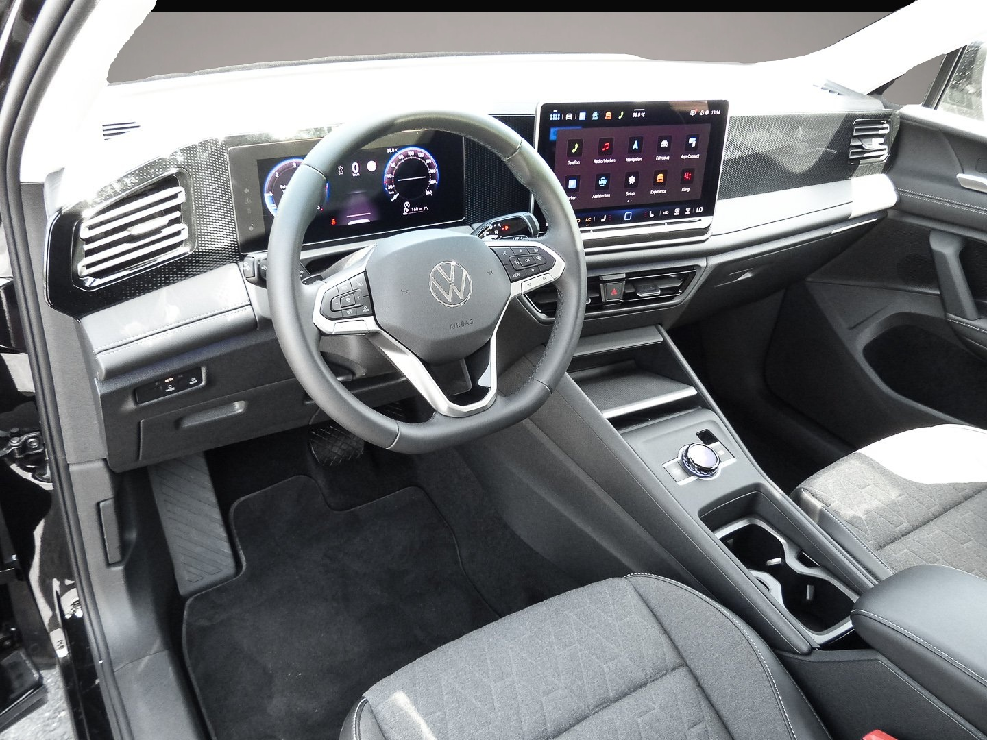 Fotografie des Volkswagen Tiguan 2.0 TDI DSG Life NAVI AHK TRAILER ASS. LE