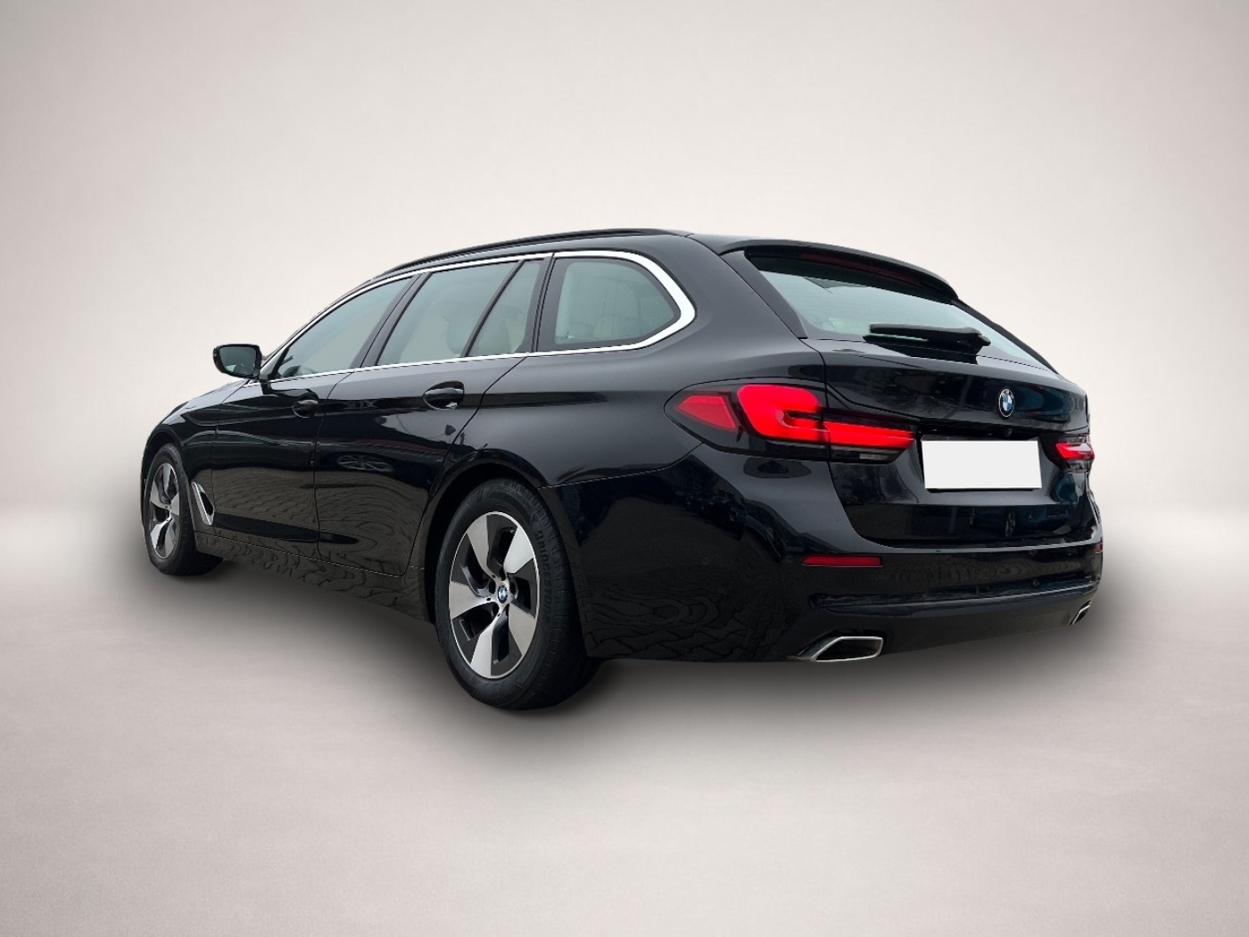 Fotografie 2 des BMW 520 520d Touring *LED Navi AHK Luftf. Kamera Sitzh.*