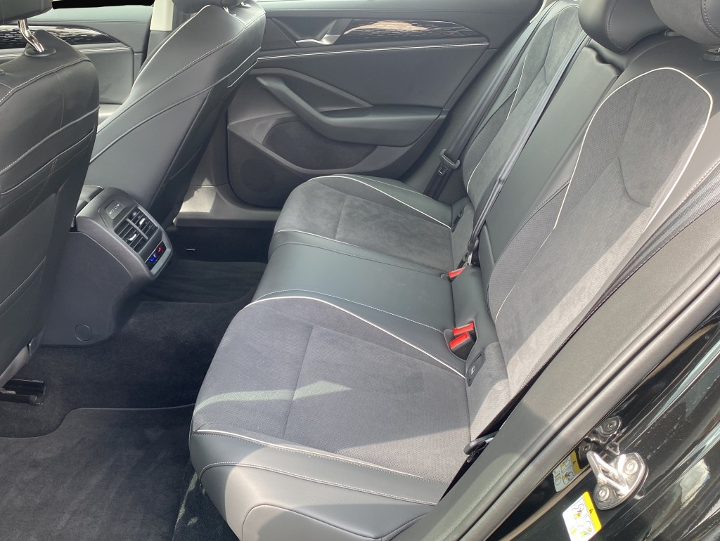 Fotografie 7 des Volkswagen Passat Variant 1.5 eTSI mHEV DSG Elegance*SideAs