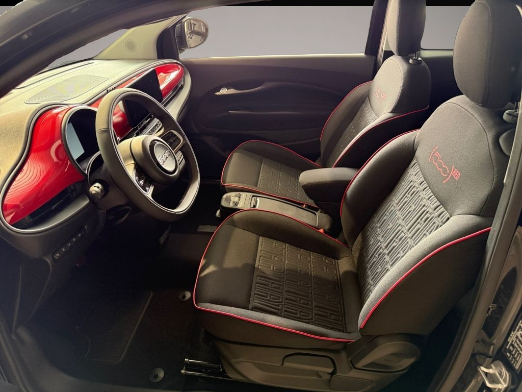 Fotografie des Fiat 500e 42kWh Red (FA1)
