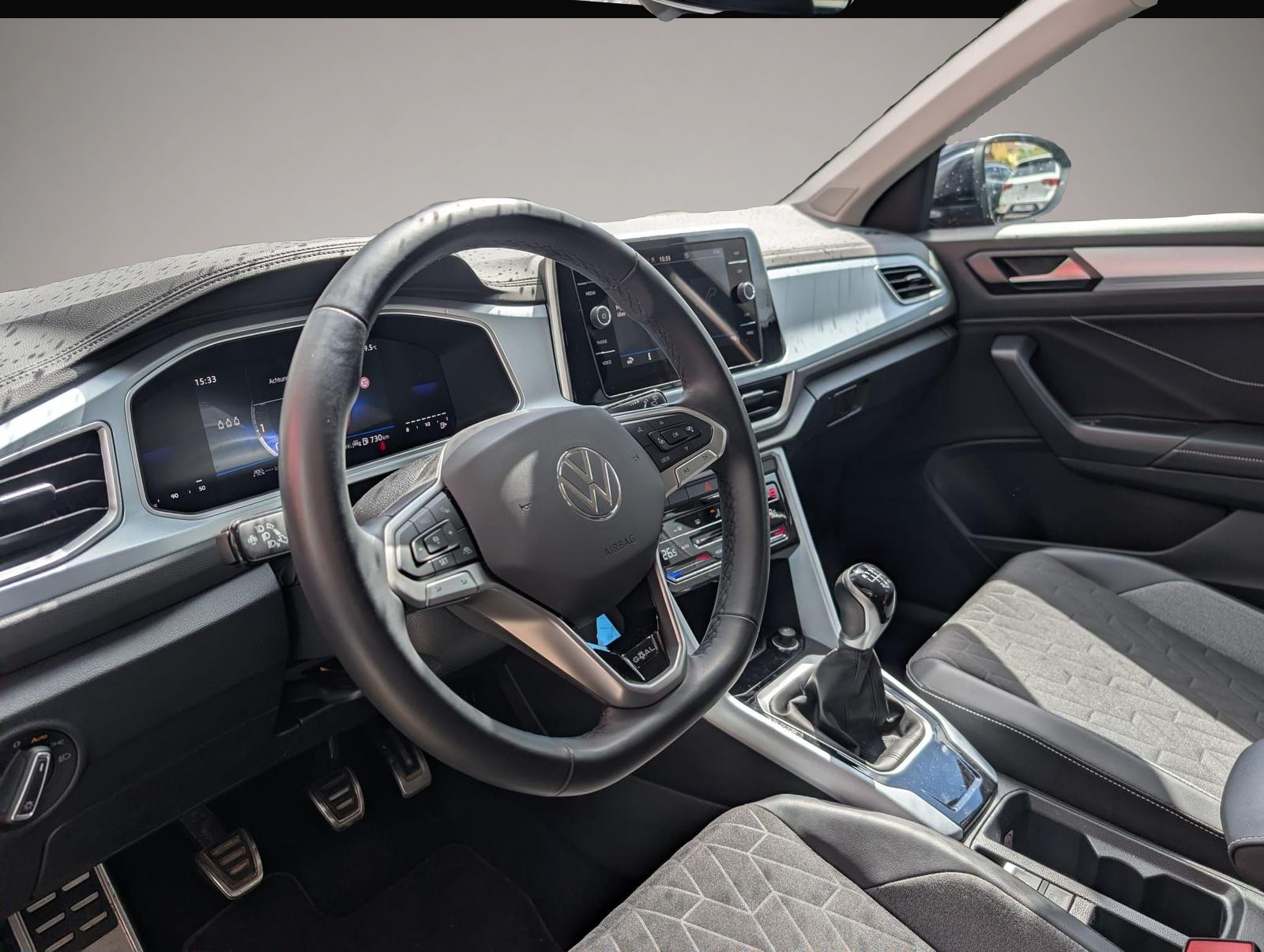Fotografie des Volkswagen T-Roc 1.5TSI Goal LED Totwinkel ACC SHZ App