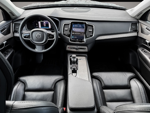 Fotografie des Volvo XC90 Plus Bright AWD 7-Sitzer AD StandHZG El. Pa