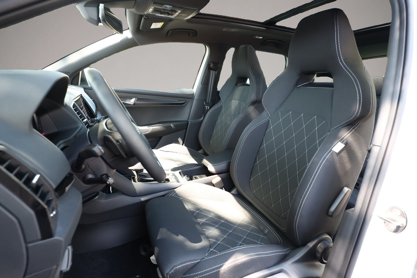 Bild 6 Skoda Karoq DSG Sportl Pano Matrix Nav 360° Canton ACC