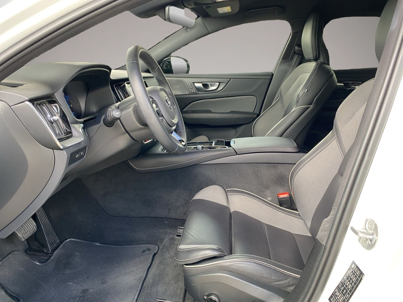 Fotografie 7 des Volvo V60 Kombi T8 Plus Dark Recharge WiPa*LED*SitzHZG